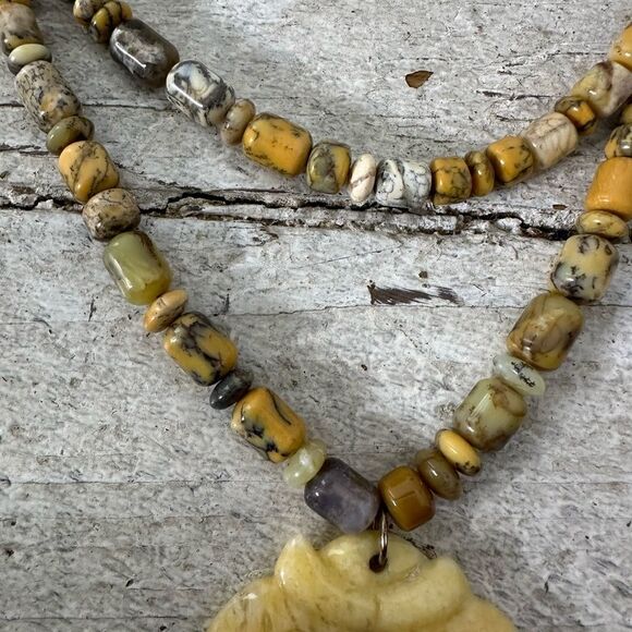 Vintage Natural Stone Bead And Carved Fish Pendant Necklace - Picture 3 of 6